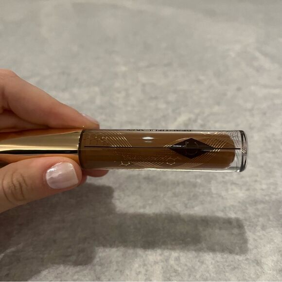 Charlotte Tilbury Beautiful Skin Radiant Concealer - 16.5 Deep - Picture 8 of 9